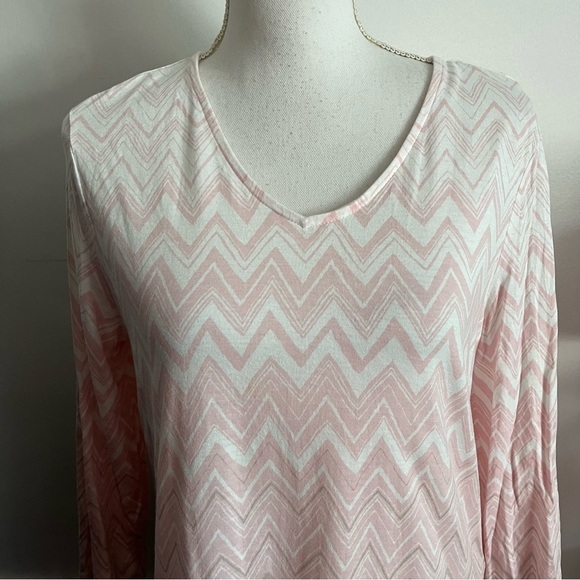Chico’s • White Pink Grey Zig Zag Chevron Stripe Blouse - Picture 2 of 7